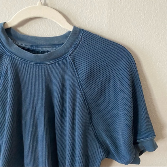 Urban Outfitters - Picture 2 of 5